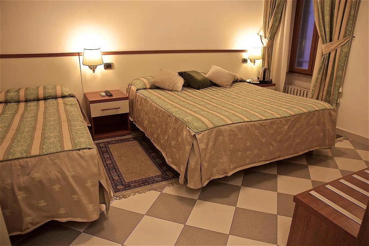 Hotel Carmel Rome 2*,